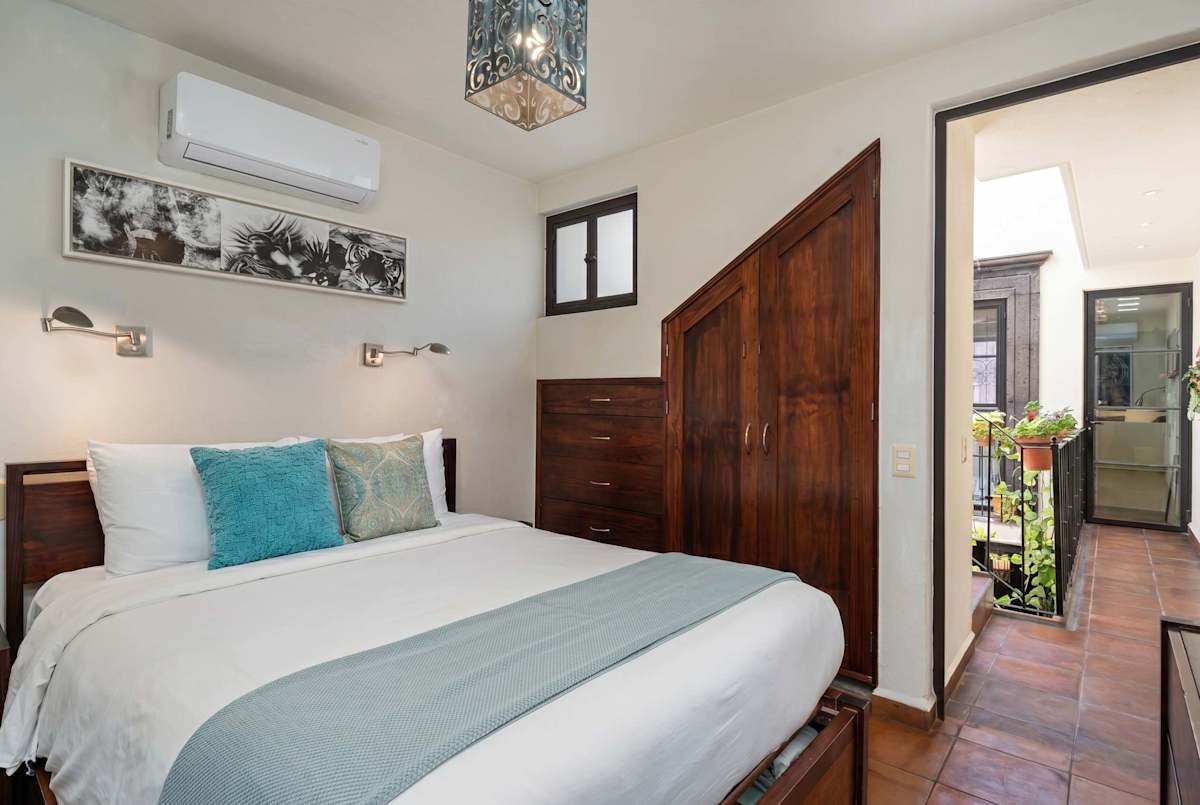 Casa Laura, Architectural Gem w/ Rooftop Views 7