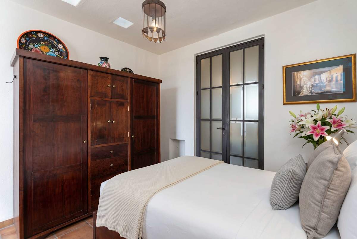Casa Laura, Architectural Gem w/ Rooftop Views 9
