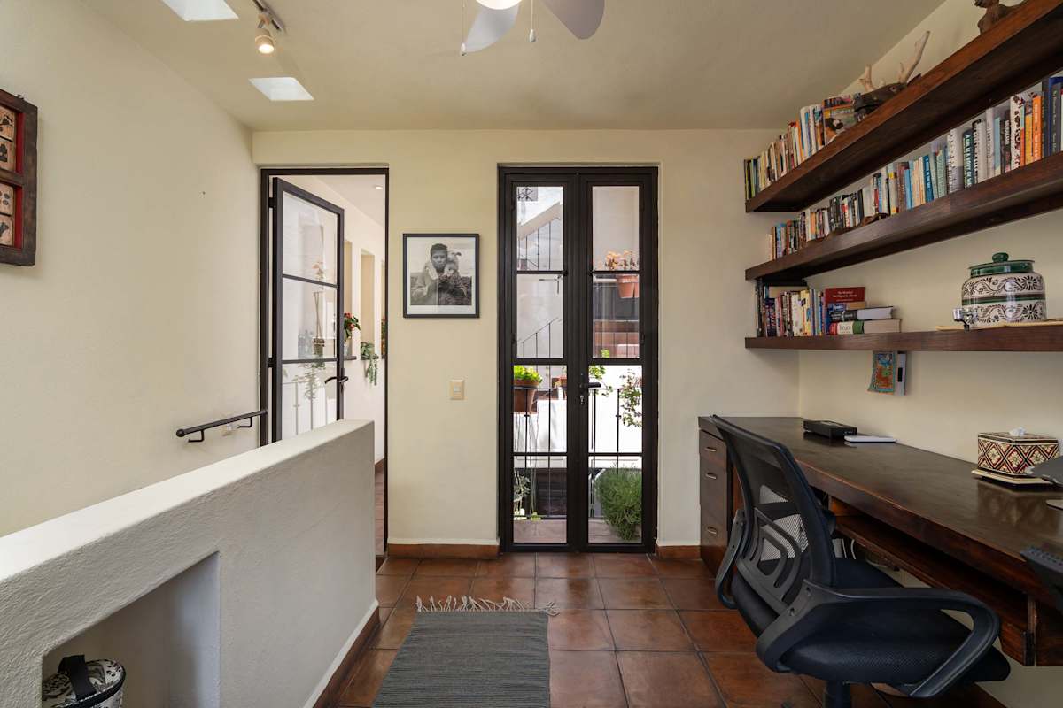 Casa Laura, Architectural Gem w/ Rooftop Views 20