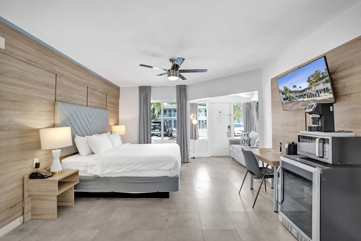 Botanica King Stay w/ Sofa Bed at Ocean Blvd