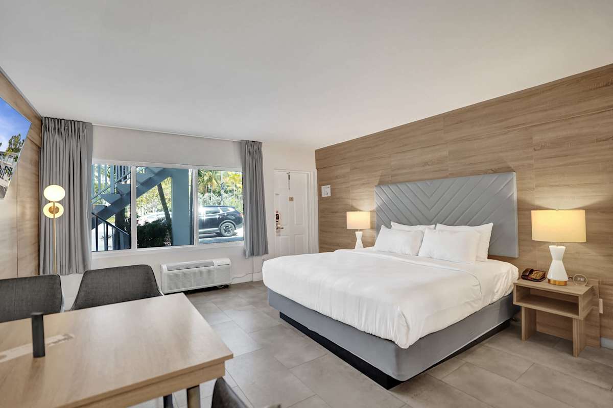 Ocean Blvd King Suite Kitchenette
