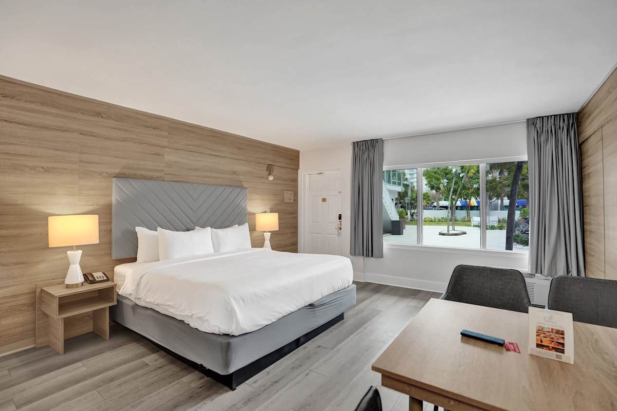 King Suite with Kitchenette at Ocean Blvd Near the Beach!