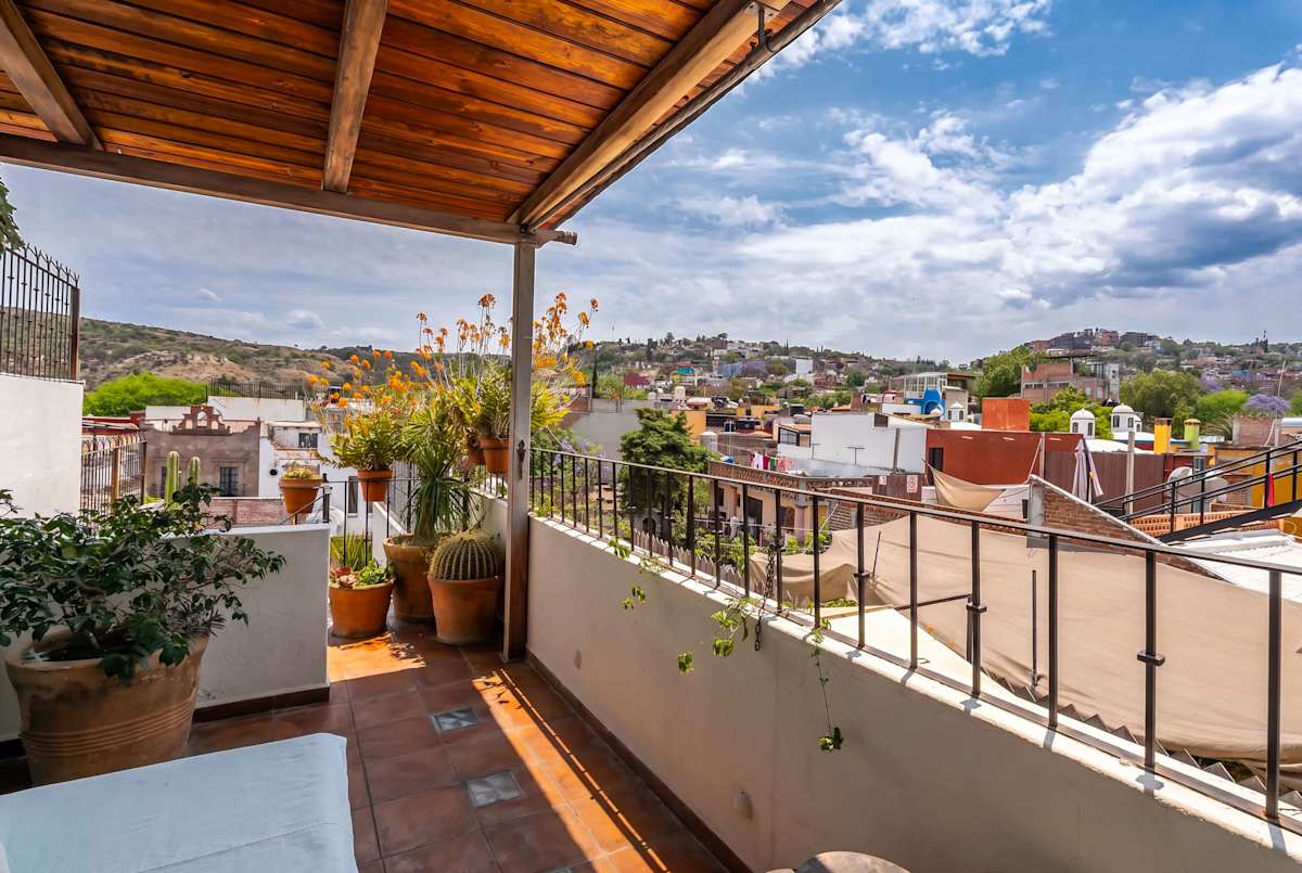 Casa Laura, Architectural Gem w/ Rooftop Views 18