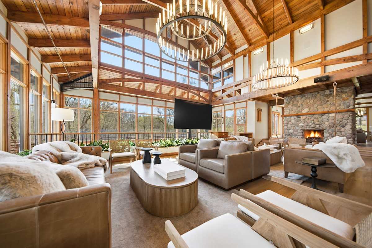 *NEW* Afton Lodge 10,000sqft/Indoor Pool/Hot tub