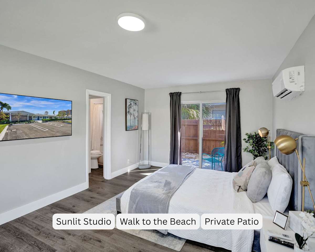 Sunlit Studio, Walk to Beach, Private Patio