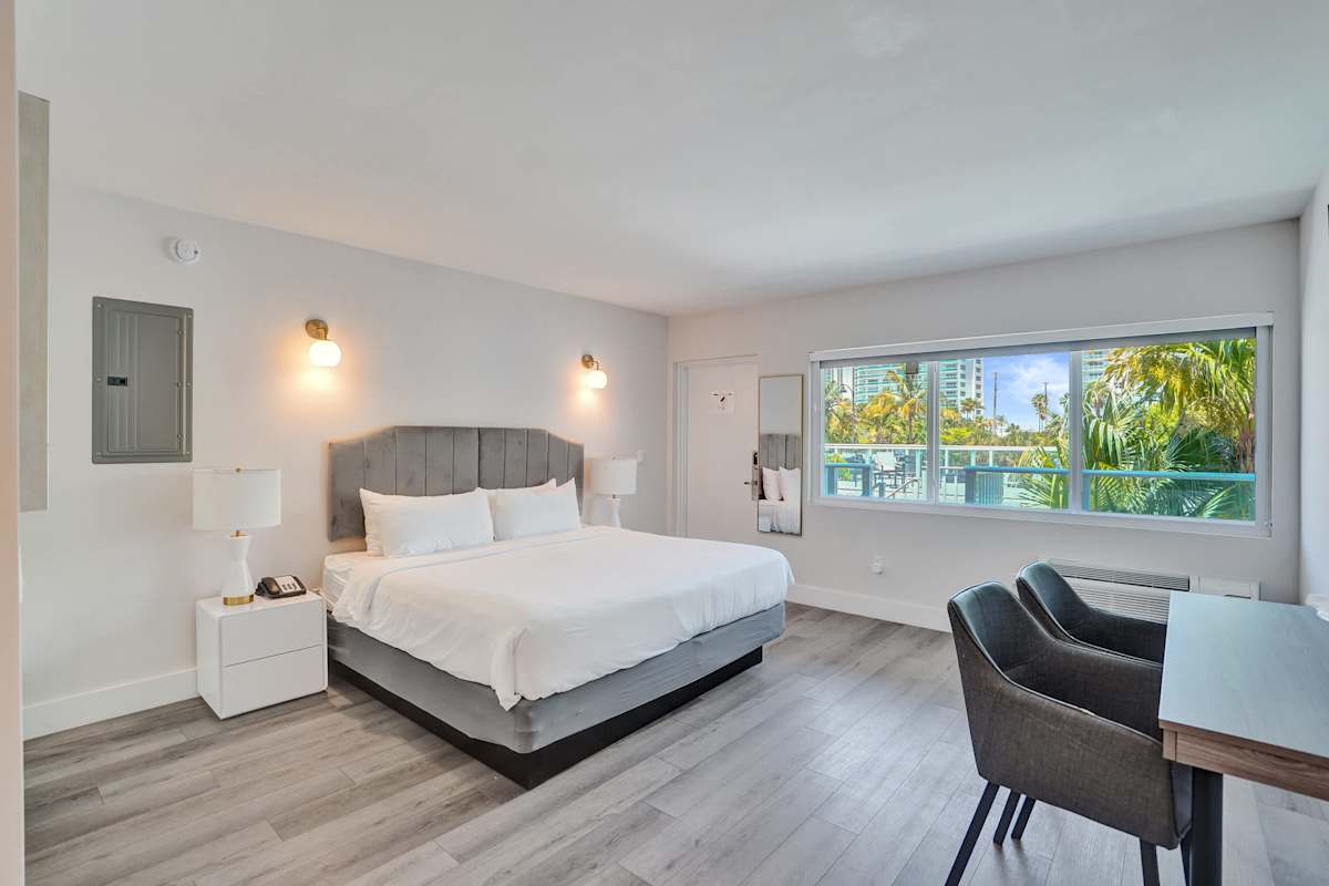 Botanica Deluxe King Room on Ocean Blvd