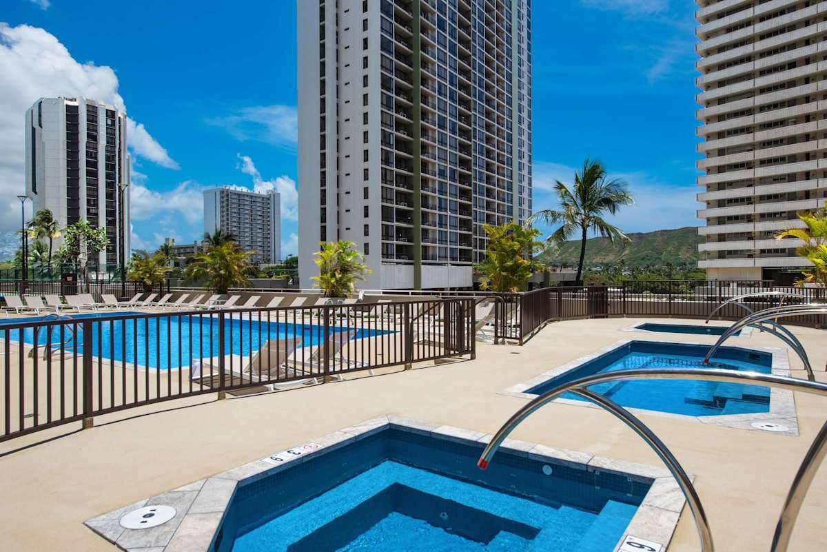 Waikiki Banyan 3313 T1 - Midway Vacations