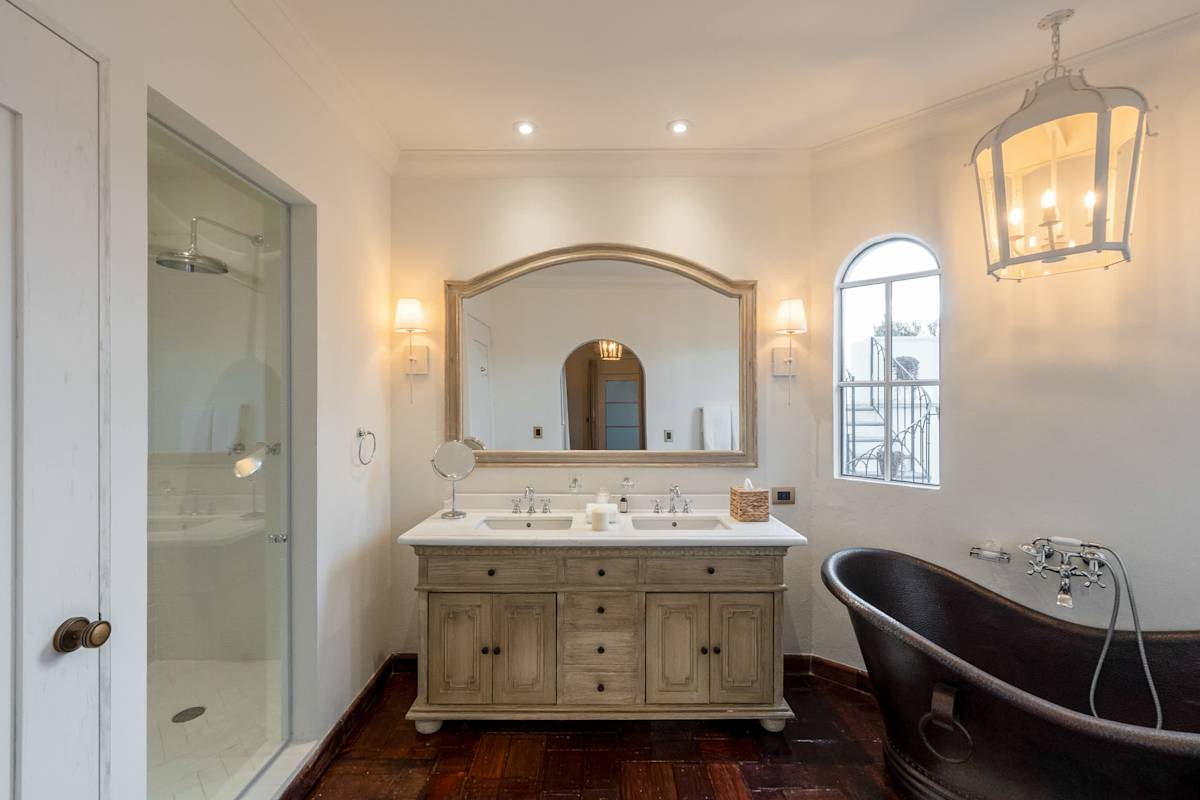 Suite 3: Ensuite bathroom with shower and copper soaking tub