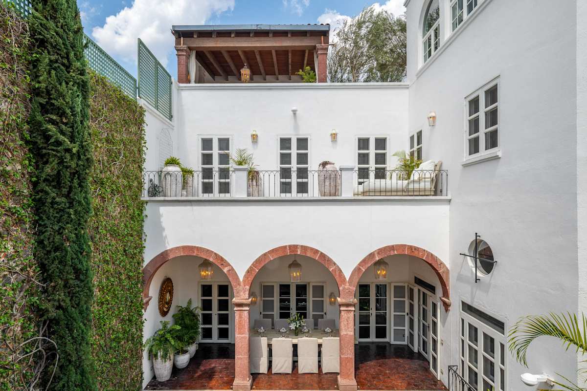 Exterior view of the courtyard facade and rooftop terrace