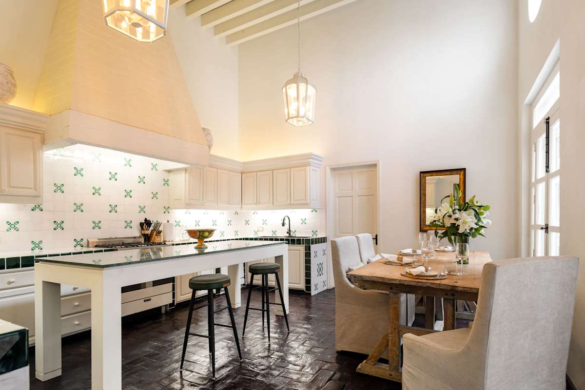 Open exhibition kitchen with adjacent dining nook