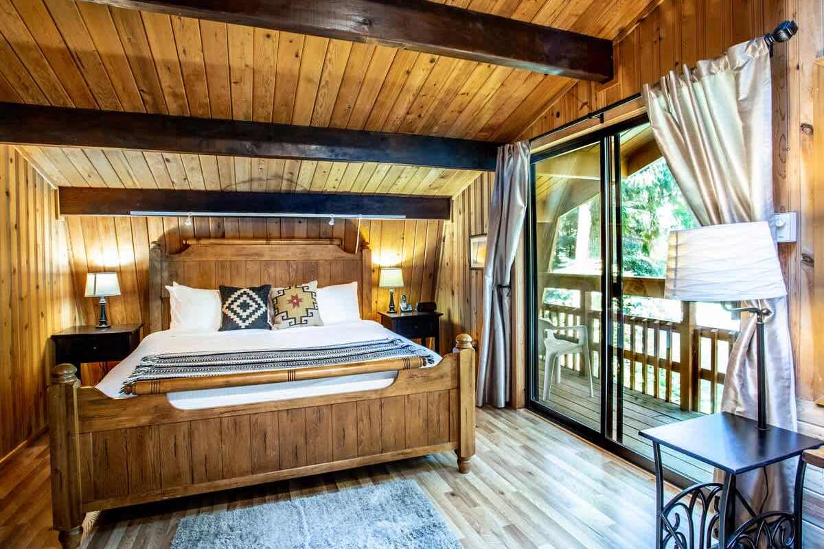 Master Bedroom - King Bed 