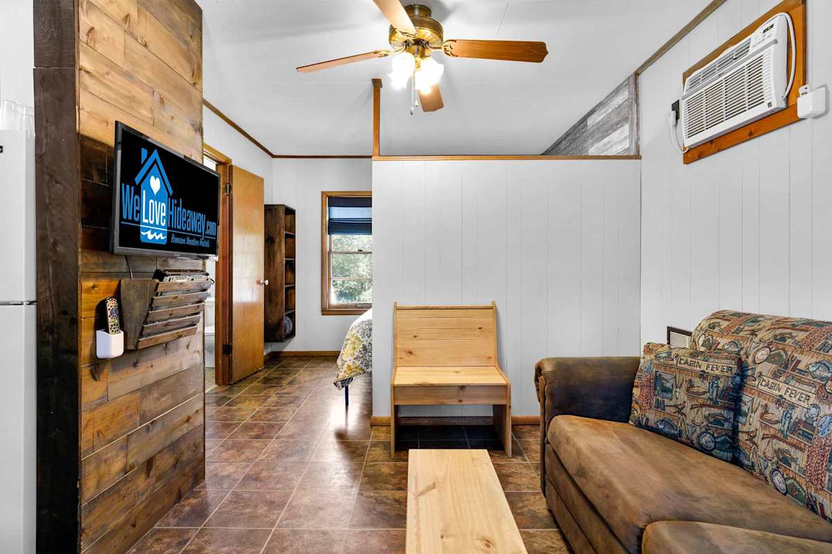 Red Cedar Cabin at Hideaway Resort