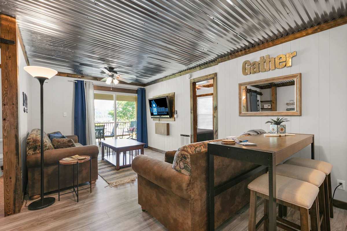 Lake Life Cabin at Hideaway Resort