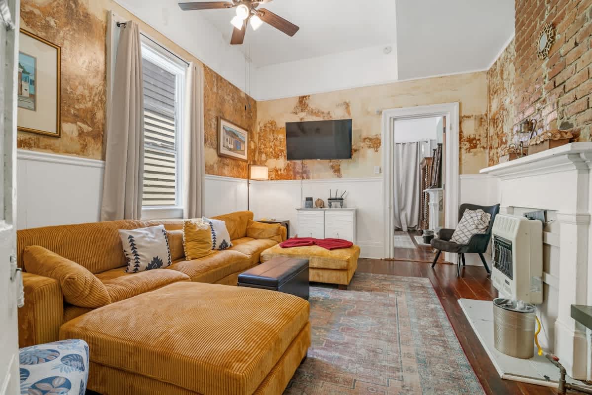 Anne Marie’s Creole Cottage - Historic Getaways — 42-1518 Ursulines