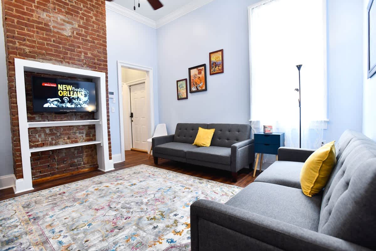 Claiborne Guest House w/pool by Historic Getaways