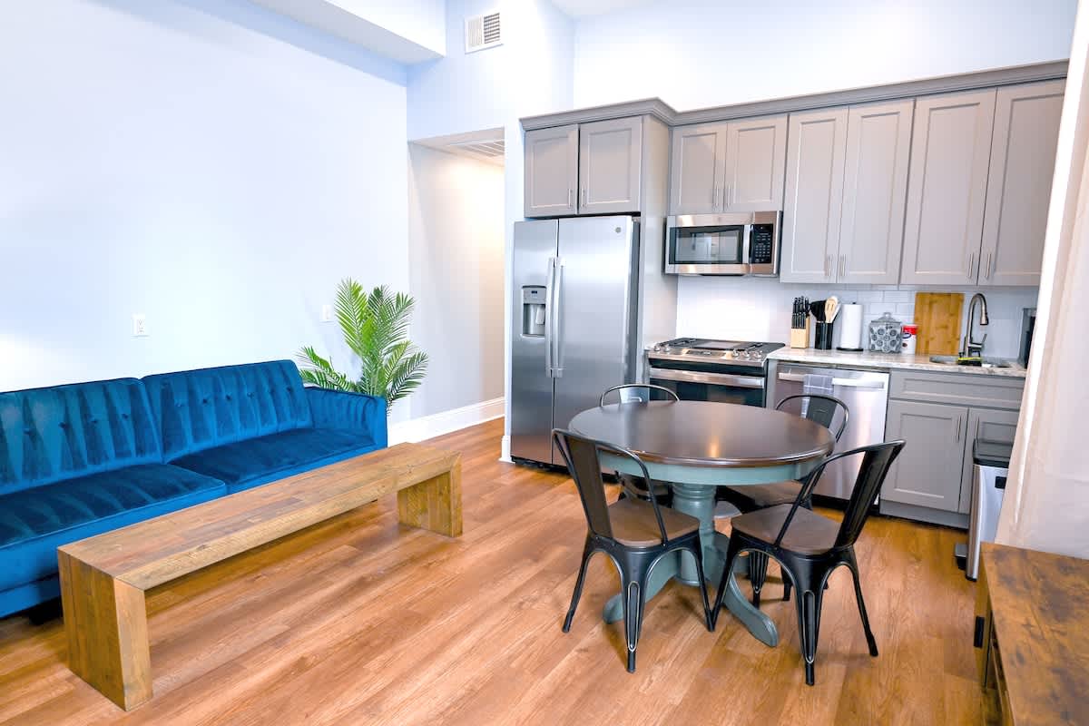 Governors Apartment -  2 bedroom  - Steps to FQ