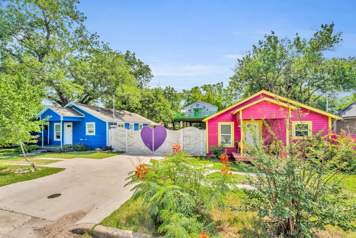 The Hartyard | 3 Houses! | Pool & Hot Tub — 1605ALAMOST-BLUEHOUSE-53020