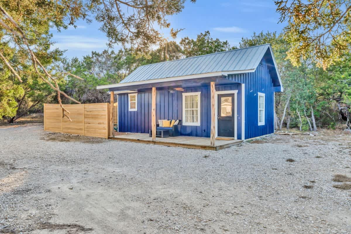 Romantic Cabin | Cowboy Pool & Patio | Near Wine! — Lone Star Cabin