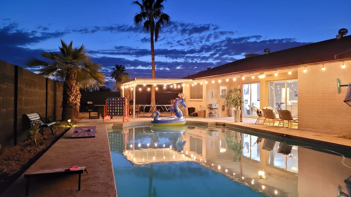 Glendale Getaway · Pool