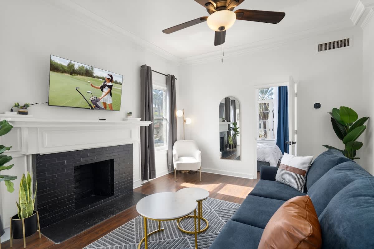 Historic Downtown Apartment on Roosevelt Row,