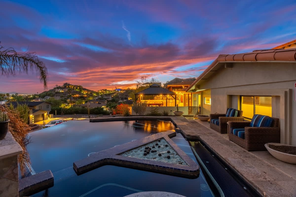 Tranquil Phoenix Getaway - Belmont City Lights