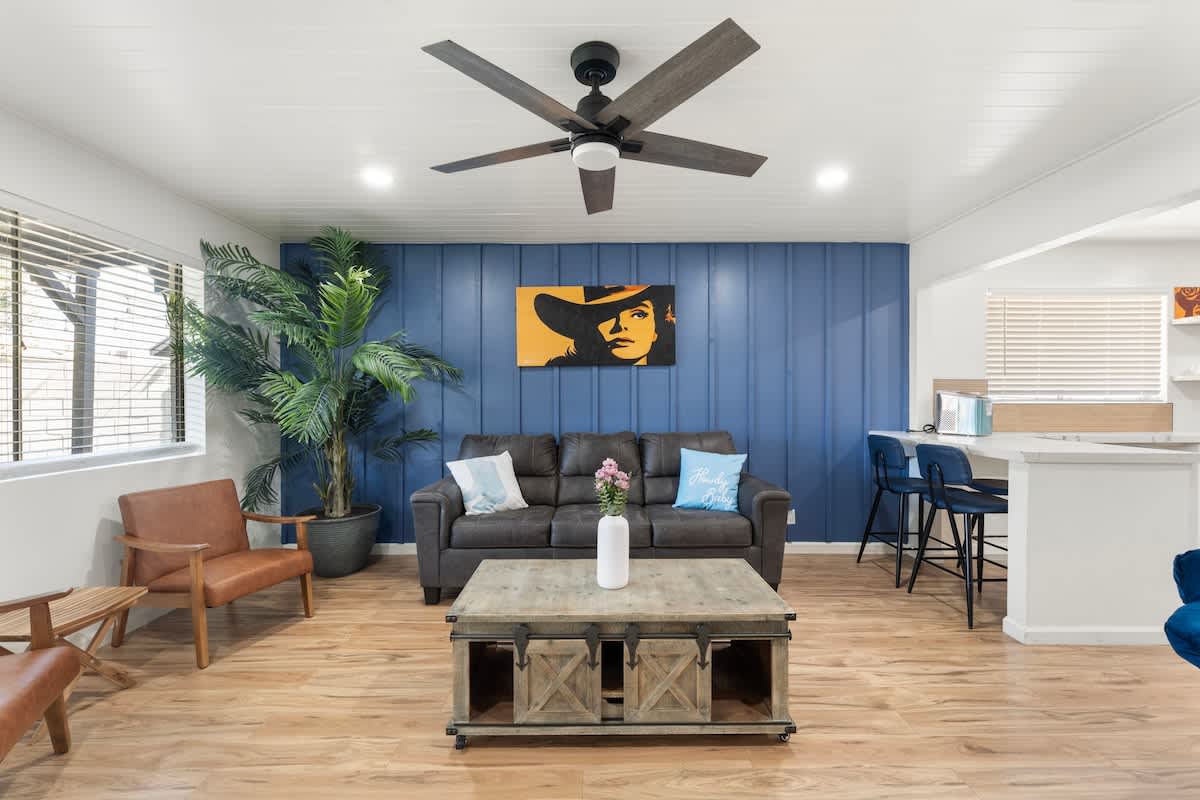 Central Phoenix Apt w/ Pool & Gazebo