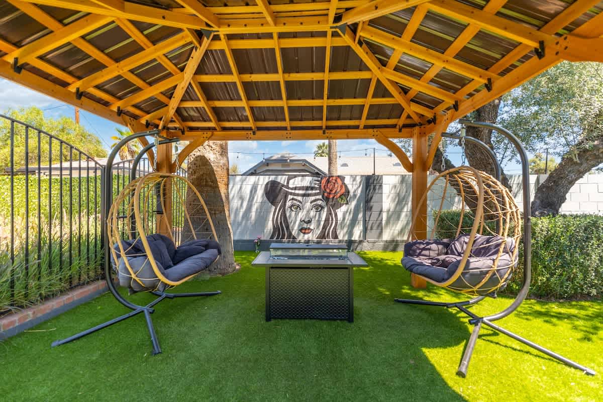 The Rose 4 Apts · Pool · Gazebo · CentralPhx · Sleeps20