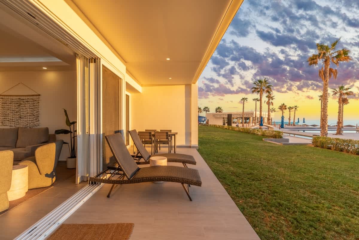 Encantame Towers First Floor ! Steps from Pool