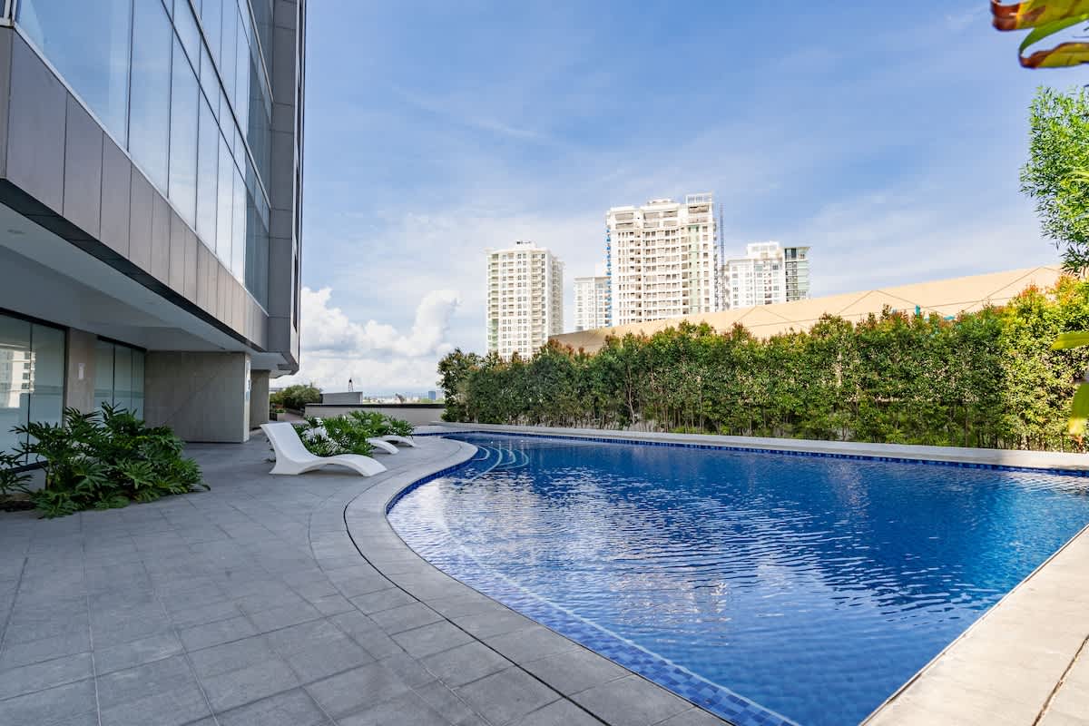 Sunlit 1BR with City Views · Aeon Towers, Davao City — photo 5