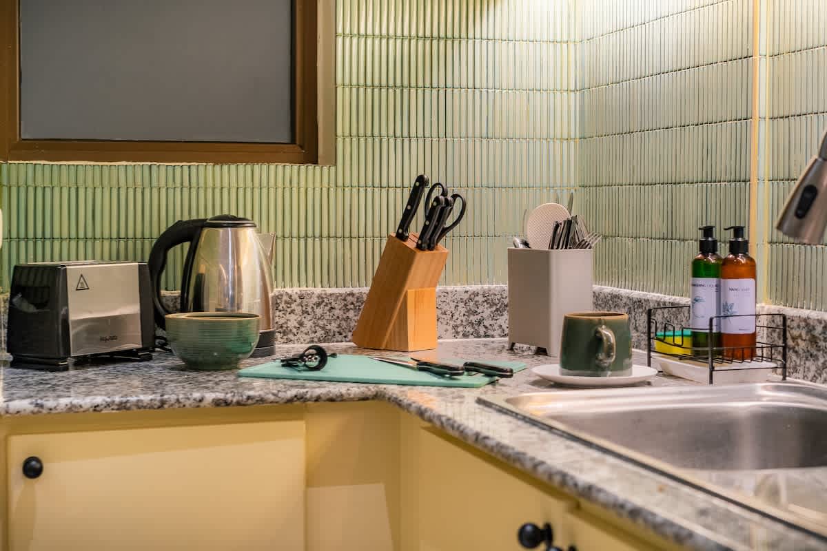 Charming Inner-City 2BR · Magallanes, Davao City — photo 14