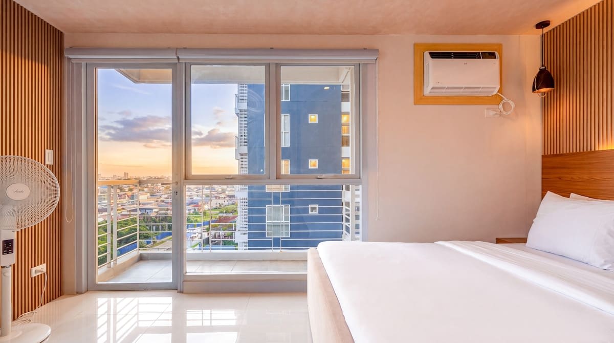 Bright Poolside Studio · One Lakeshore, Davao City, photo 8