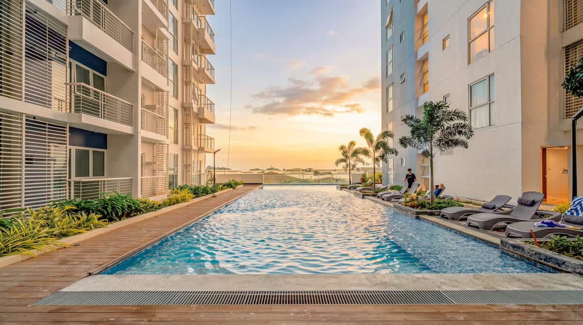 Bright Poolside Studio · One Lakeshore, Davao City, photo 6