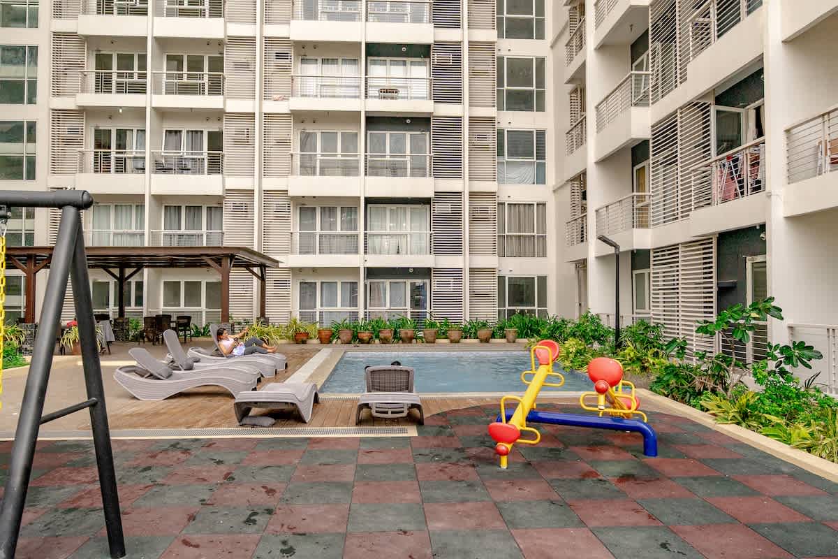Bright Poolside Studio · One Lakeshore, Davao City, photo 16
