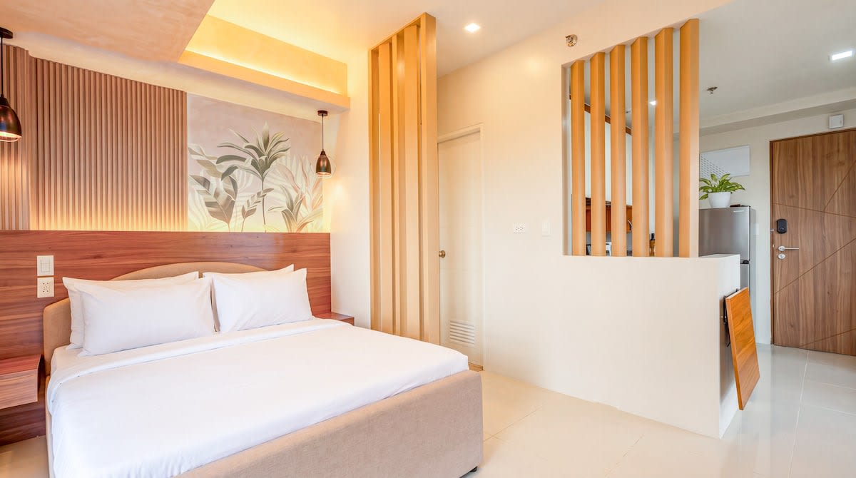 Bright Poolside Studio · One Lakeshore, Davao City, photo 12