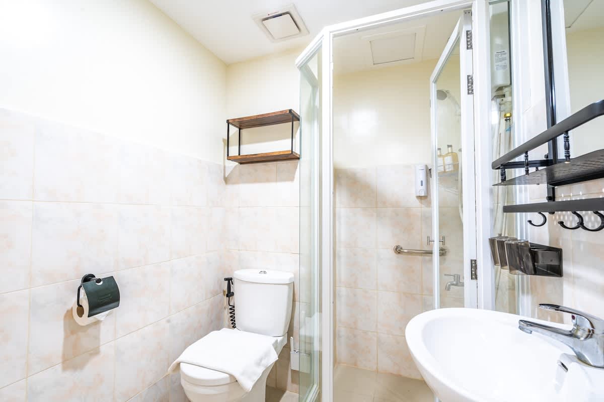 Spacious 2BR  ·  Pool  ·  Near Airport & Samal Ferry, Davao City, photo 32