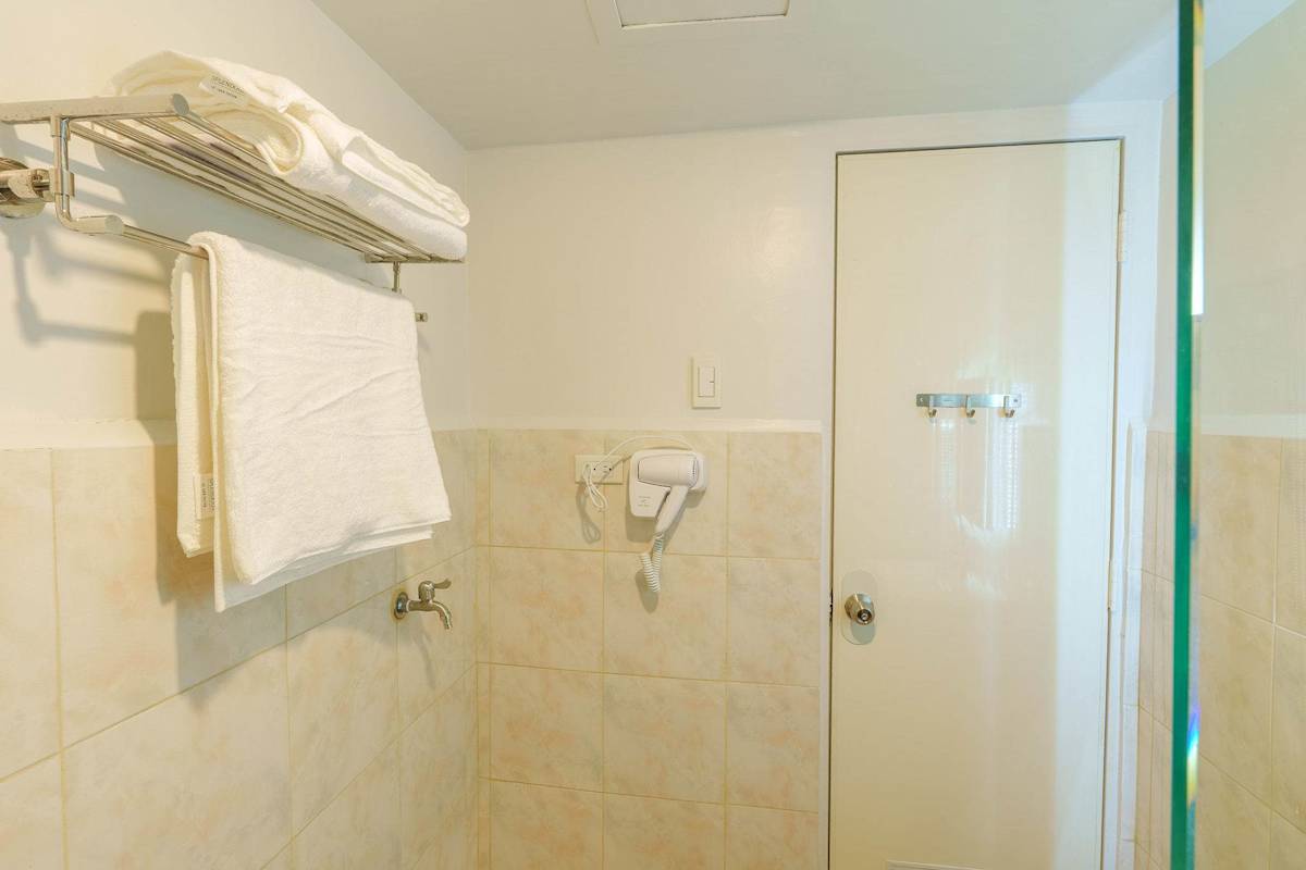 Premium Poolside 2BR near Samal Ferry · Seawind, Davao City, photo 7