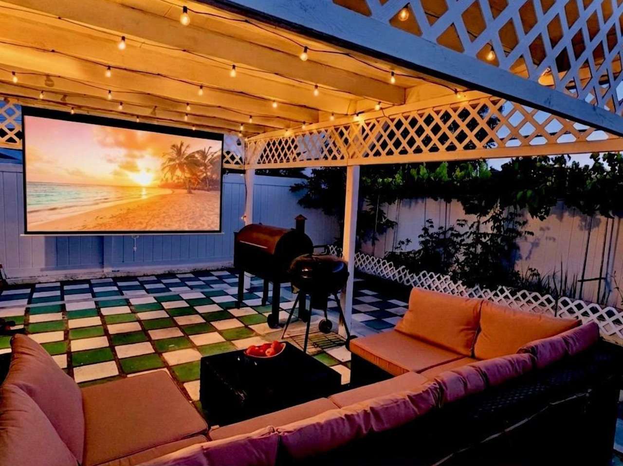 Mira Mesa 4BR: Backyard Cinema, Grills, Pets OK
