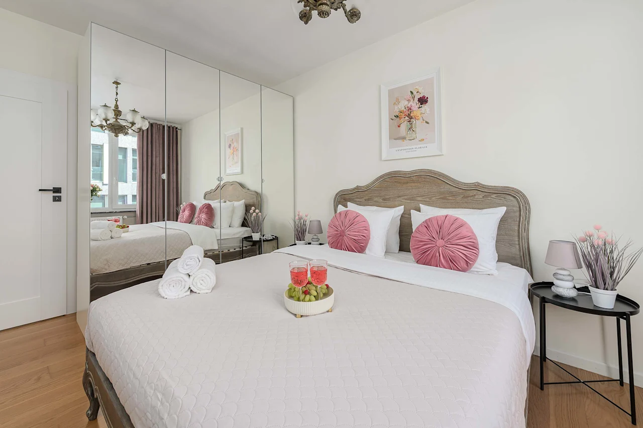 Photo 1 of 33 – Lumina 2-room Apart w/ Balcony Center & City View