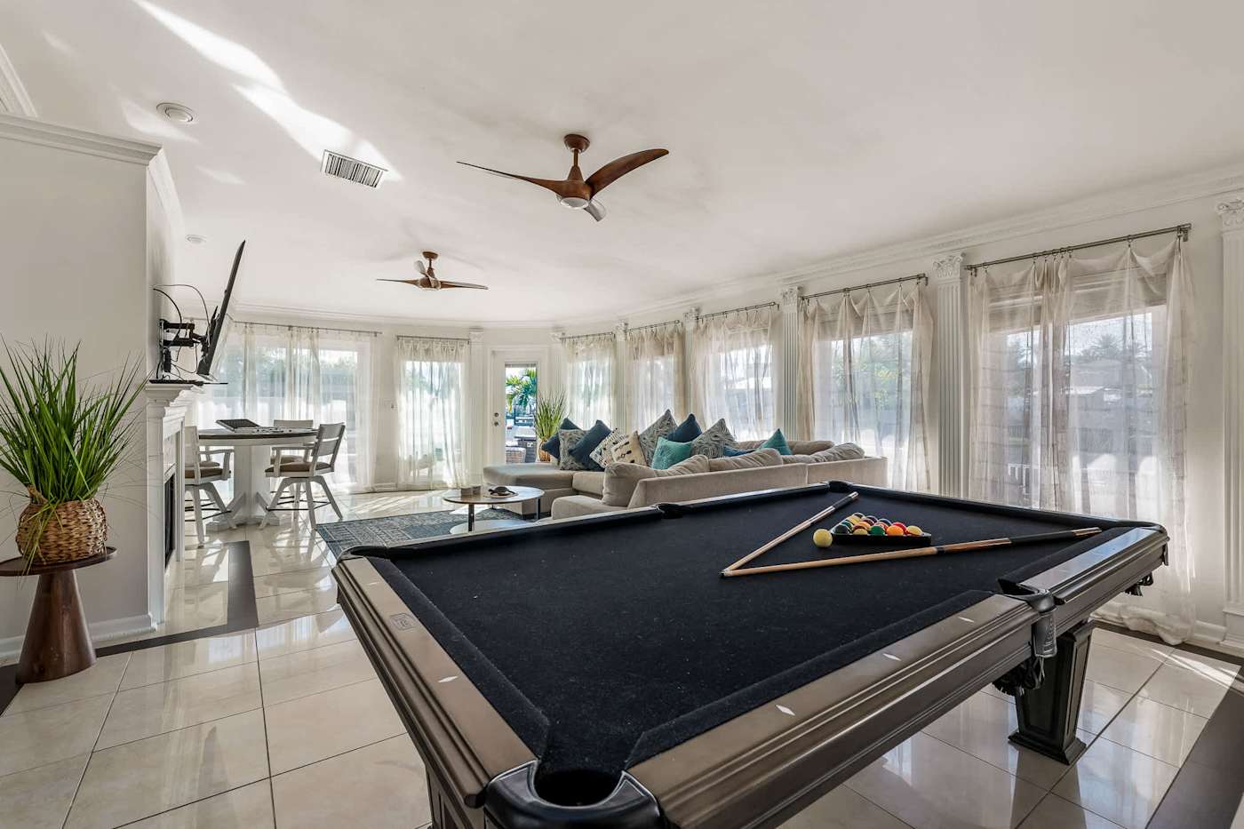 Large Group Vacation Rentals in Florida: Homes for 10 to 16 Guests 6 The pool table room at Goodtimes Waterfront in Largo