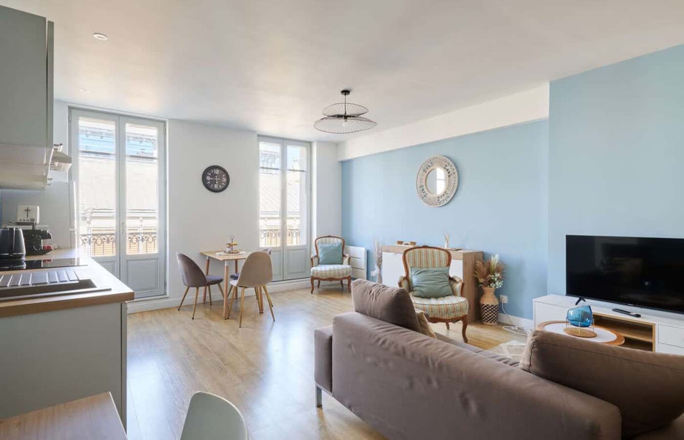 Wohnzimmer einer 3-Sterne-Wohnung am Place Pierre Semard – Ferienvermietung Béziers