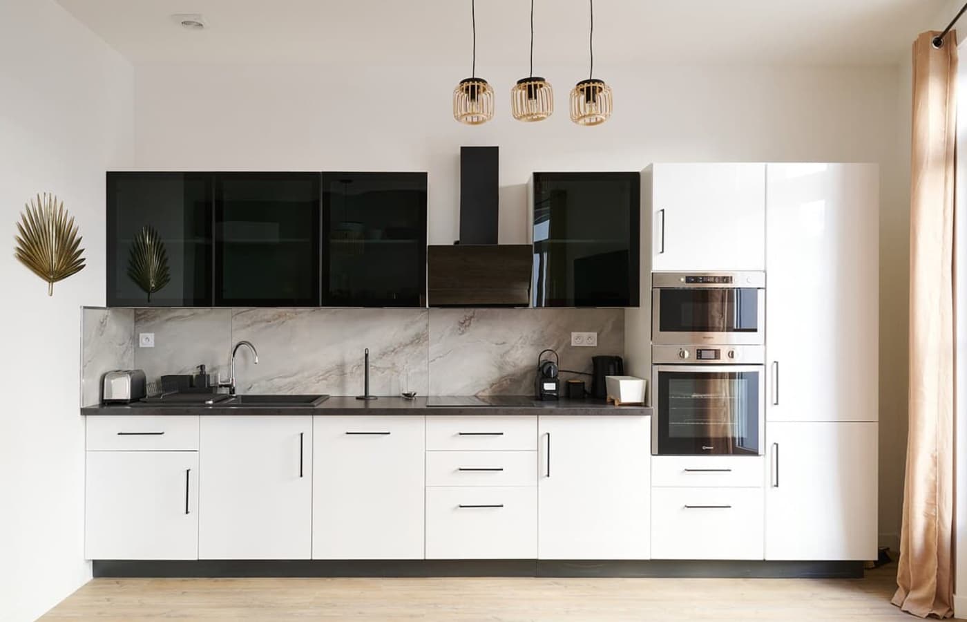 Weiße Einbauküche – Prestige-Wohnung in Hausverwaltung, Béziers