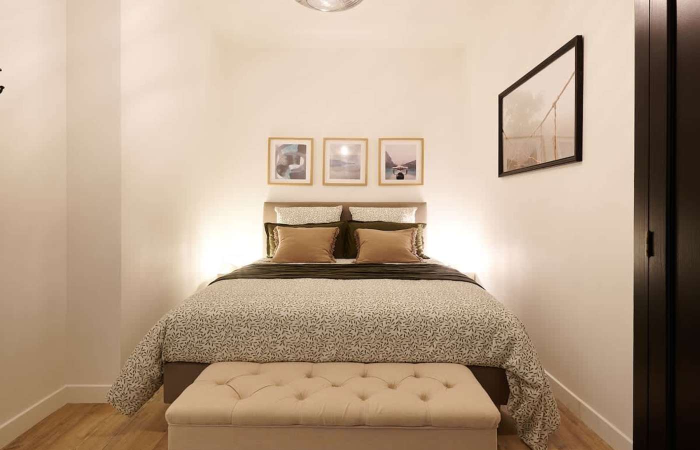 Elegantes Schlafzimmer mit hochwertiger Bettwäsche – Prestige-Wohnung Rue Viennet, Béziers