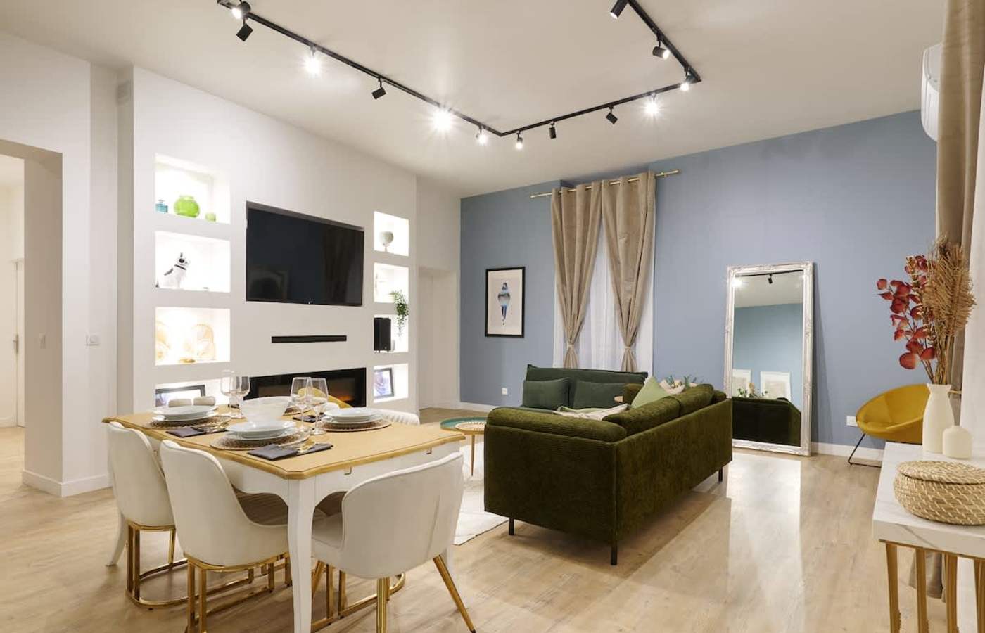 Wohnzimmer einer klimatisierten Prestige-Ferienwohnung – Rue Viennet, Béziers Zentrum