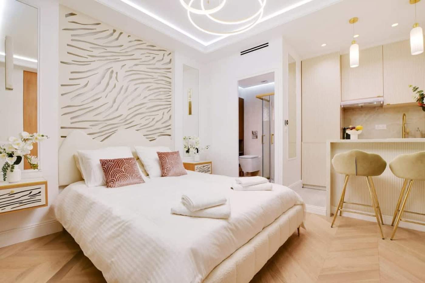 Rue de Saintonge, Haut-Marais — interior