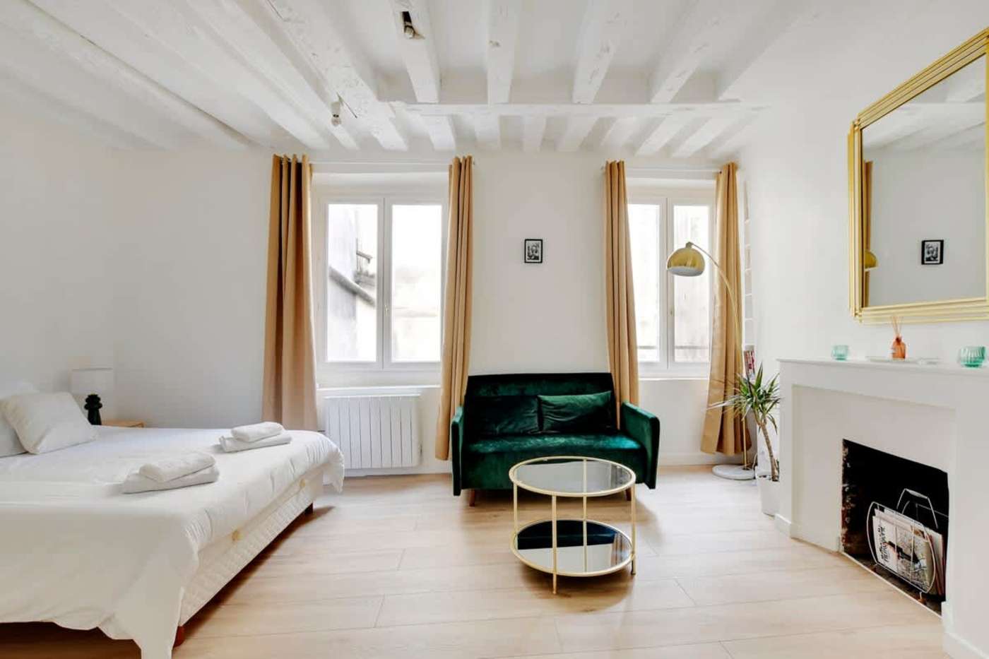 Rue Guisarde, Saint-Germain-des-Prés — interior