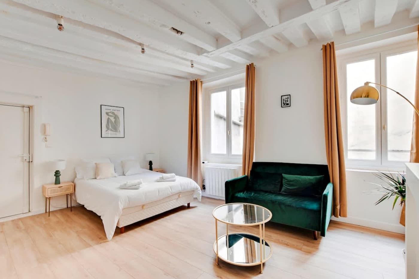 Rue Guisarde, Saint-Germain-des-Prés — interior