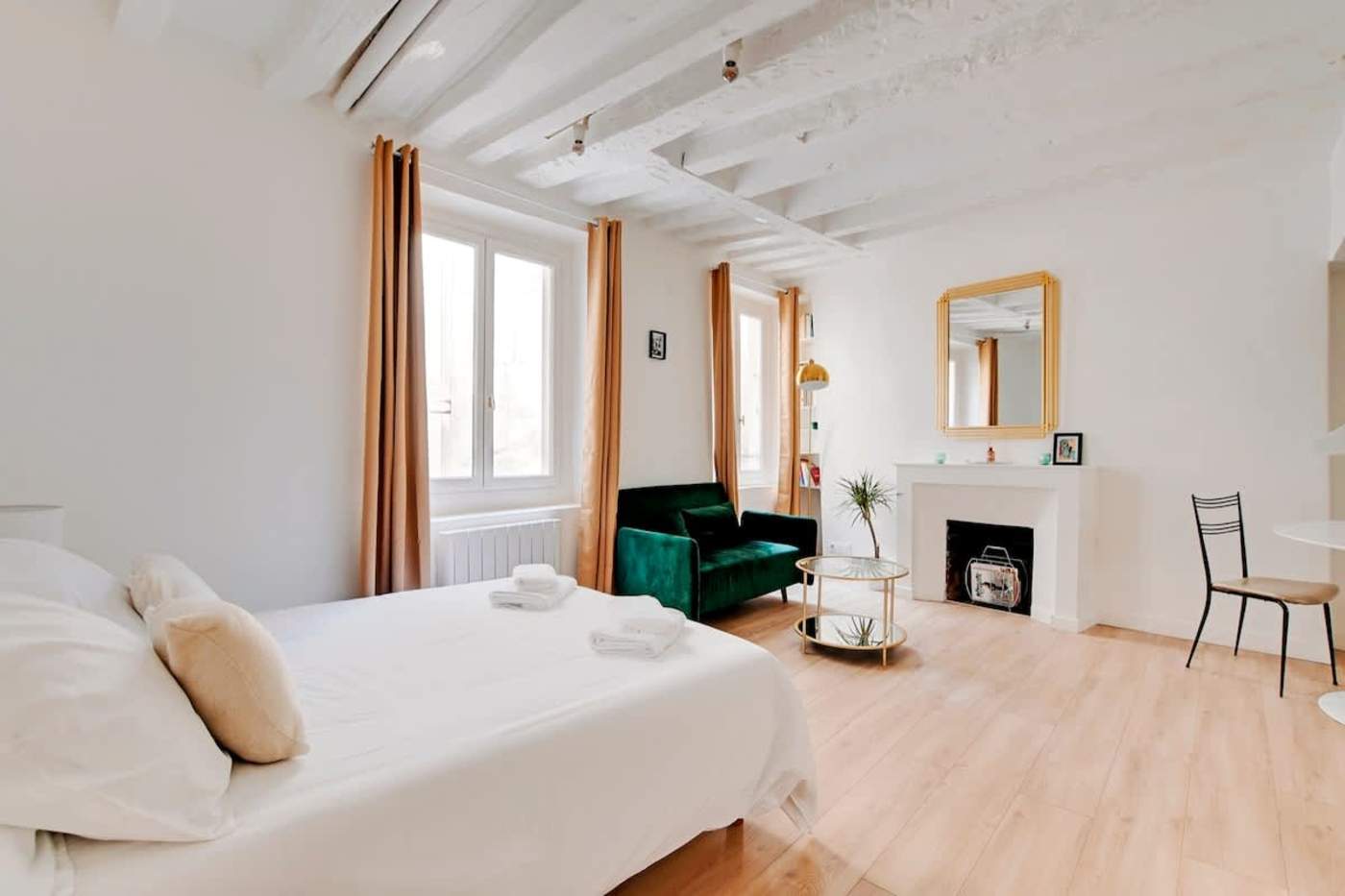 Rue Guisarde, Saint-Germain-des-Prés — living area