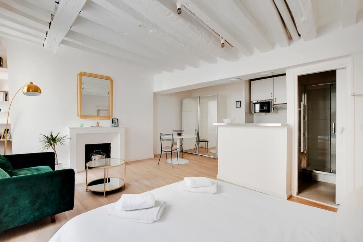 Rue Guisarde, Saint-Germain-des-Prés — interior