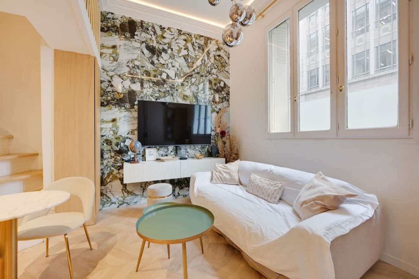 Rue d'Artois, Champs-Élysées — interior