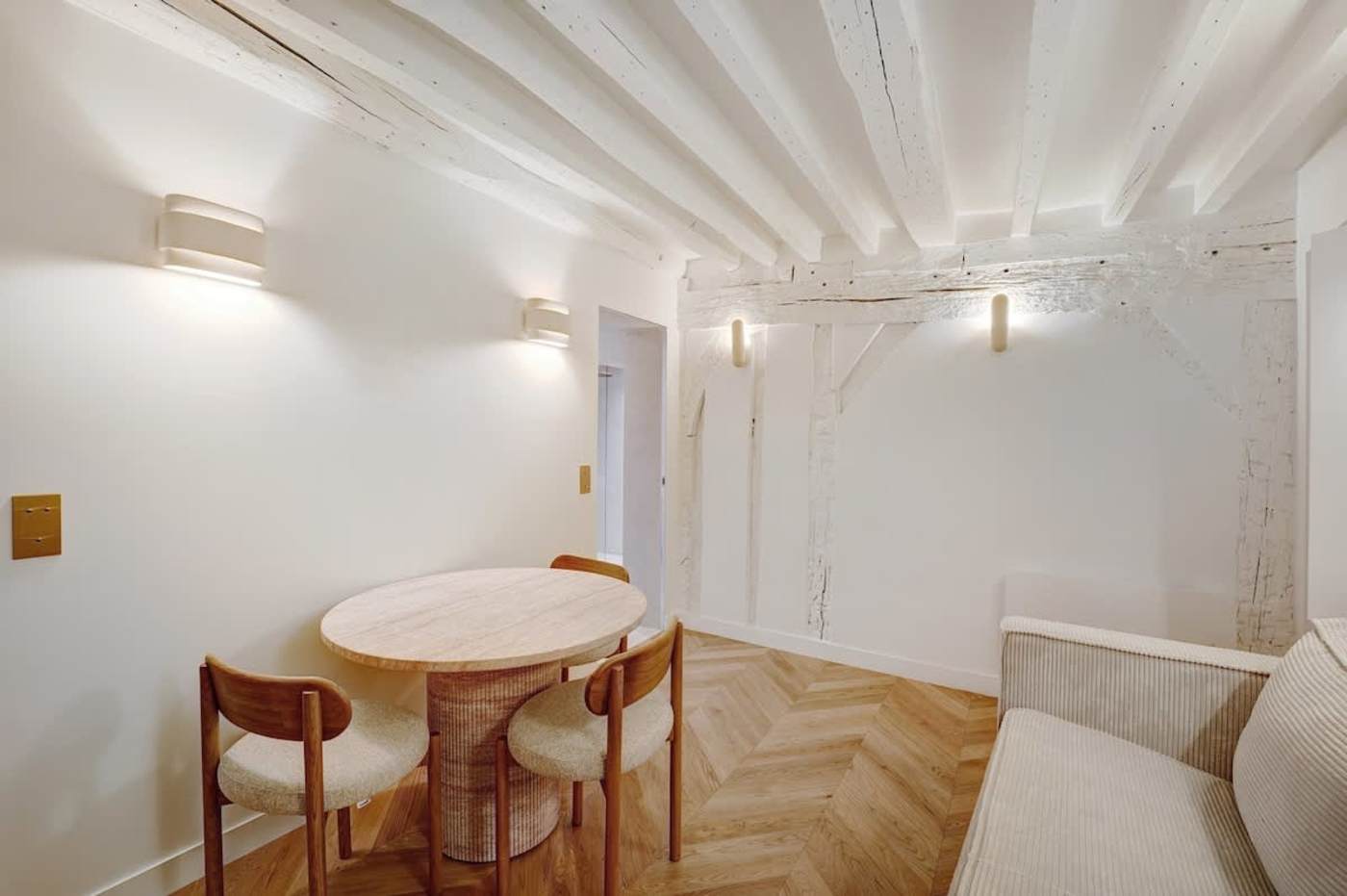Rue Saint-Antoine, Le Marais — interior